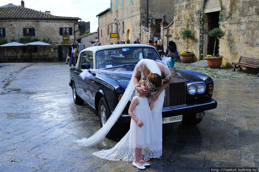 английская свадьба в Монтериджиони Тоскана, Италия