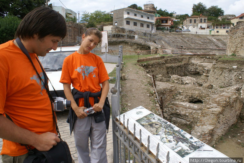 На руинах амфитеатра Дуррес, Албания