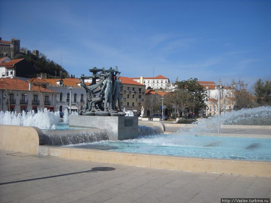 У фонтана Лейрия, Португалия