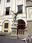 Скульптура перед входом