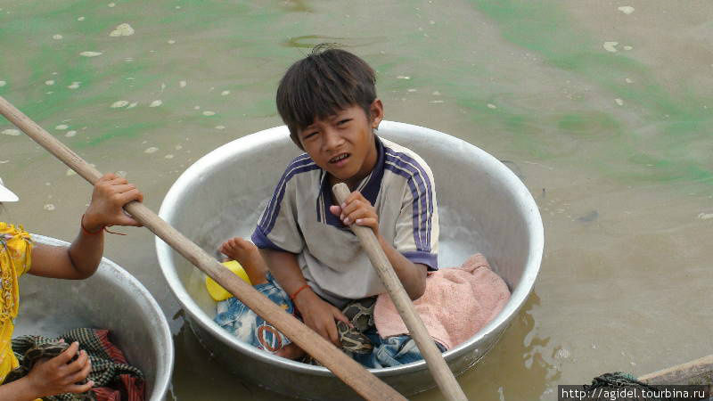 Мальчик в тазике Камбоджа