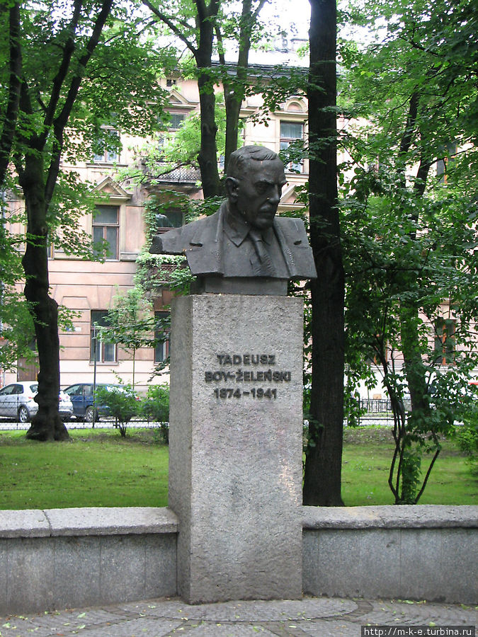 Памятник Тадуешу Бой-Зеленскому Краков, Польша