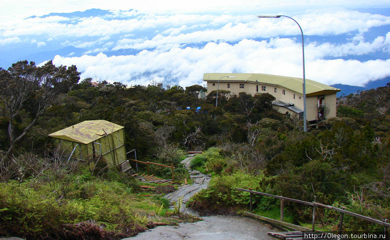 Отель Лабан Рата (Laban Rata)  на высоте 3300 метров