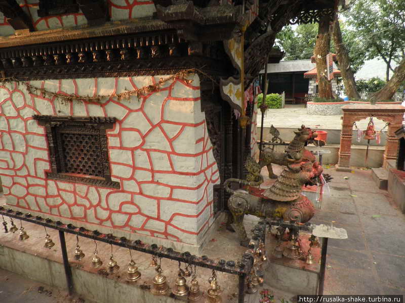 Храм на острове Покхара, Непал