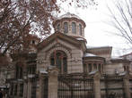 Храм, живо заставляющий вспомнить Охрид, Скопье и иже с ними