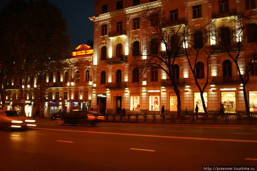 Проспект Руставелли ночью Тбилиси, Грузия