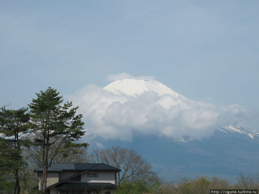 Чуть позже, Фудзи совсем закуталась в облака Яманакако, Япония