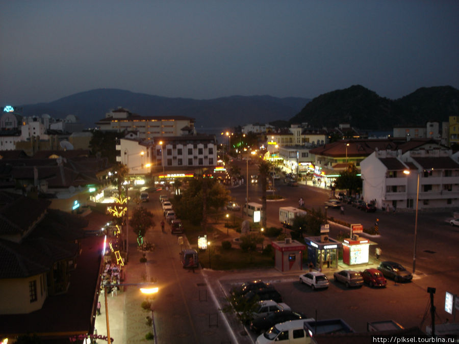 Пос.Эчмелер, вид со стороны гор, ночью Мармарис, Турция