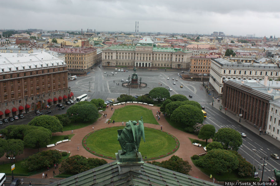 Вид с Исаакиевского на одноименную площадь Санкт-Петербург и Ленинградская область, Россия
