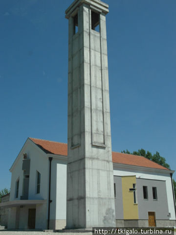 Кафедральный собор в западной части Мостара. Мостар, Босния и Герцеговина