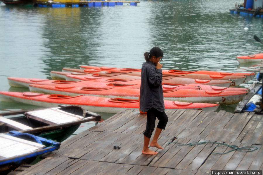 На байдарках по бухте - и дождь не помеха Халонг бухта, Вьетнам