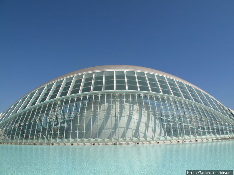 Космический полет неземной  архитектуры . Валенсия, Испания