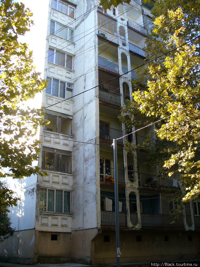 Одна небольшая сухумская улица Сухум, Абхазия