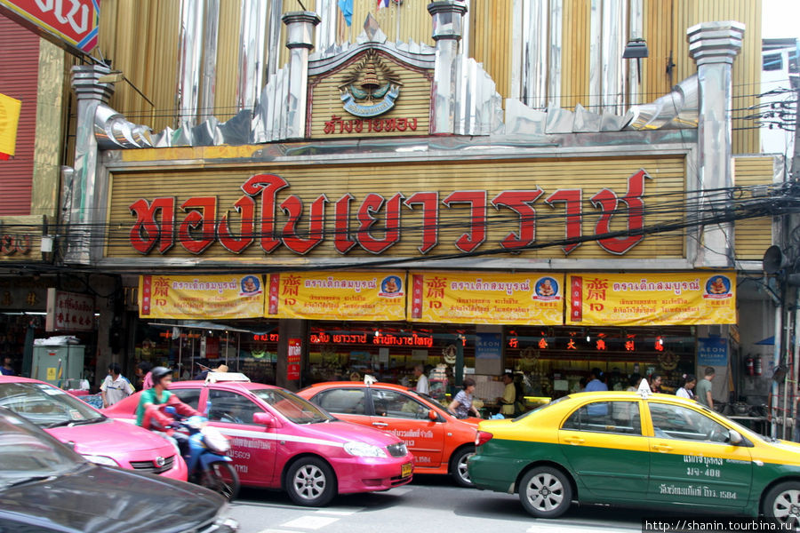 Главная улица бангкокского Чайнатауна Бангкок, Таиланд