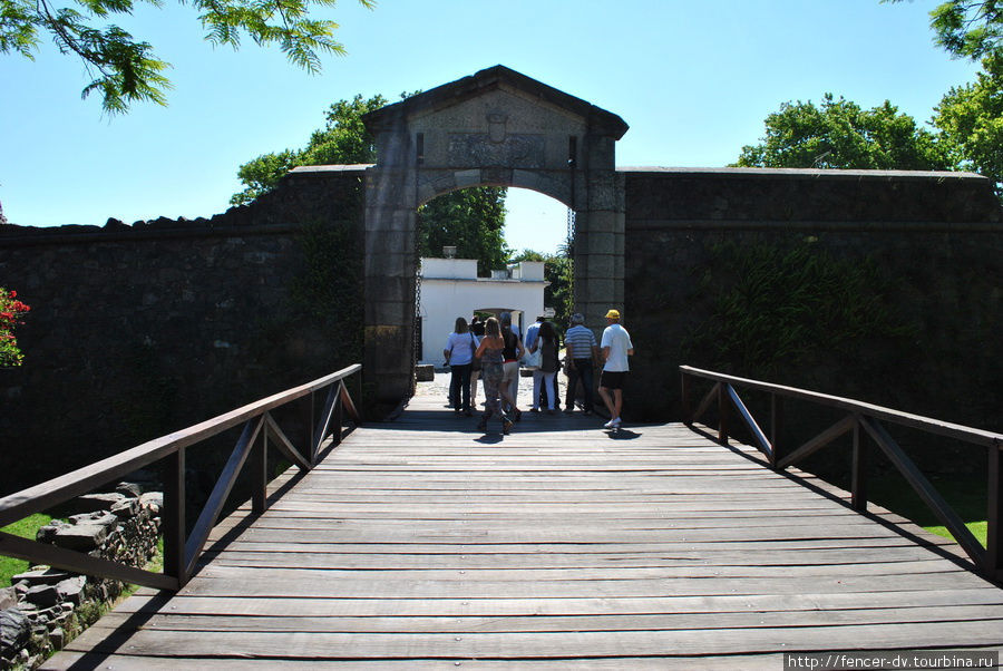 Ворота форта Колония-дель-Сакраменто, Уругвай