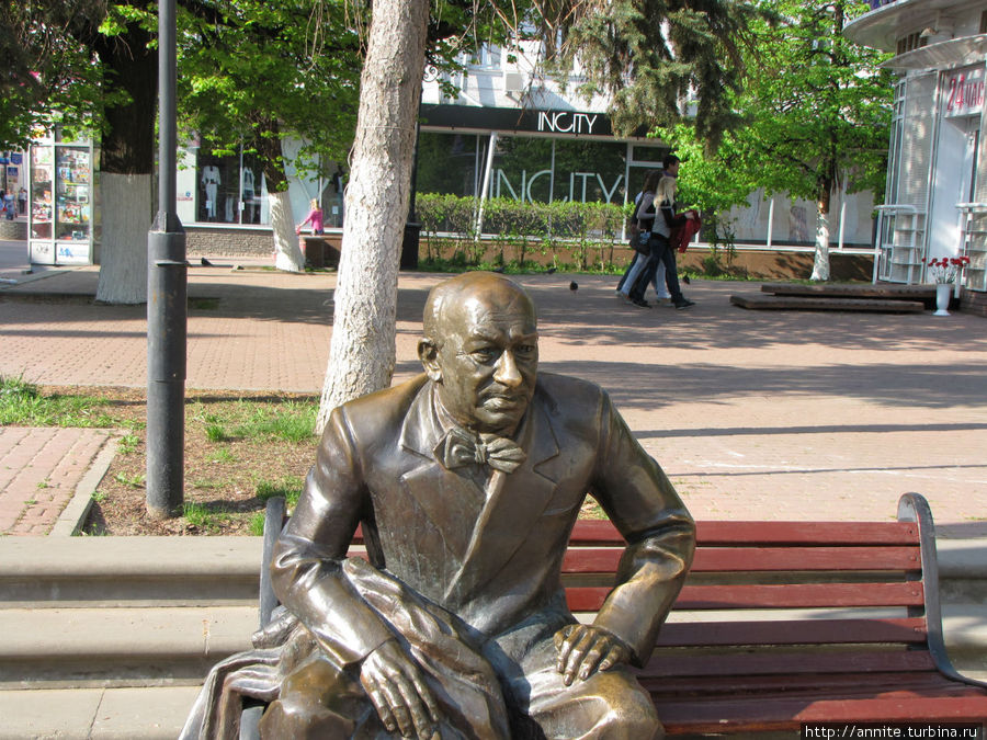 Памятник Е. Евстигнееву. Нижний Новгород, Россия