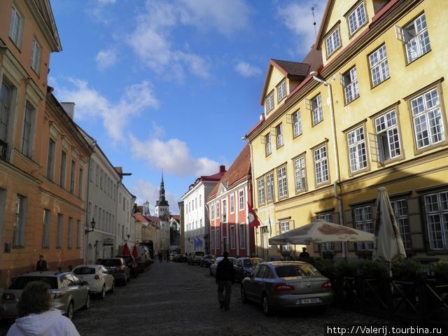 У Вас не появилось аналогии с набережной Нью Хавн в Копенгагене. Те же краски и, почти, то же настроение праздника. Таллин, Эстония