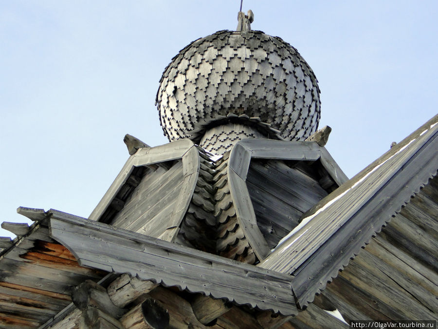 Церковь старая на косогоре Хохловка, Россия