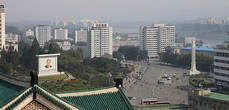 20.  Вообще-то пхеньянцы по проезжей части не ходят. Тут идут приготовления  10 октября — Дню партии.