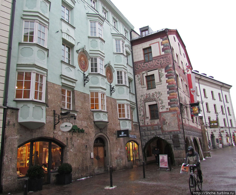 а дальше здание гостиницы — просто художественное полотно Инсбрук, Австрия