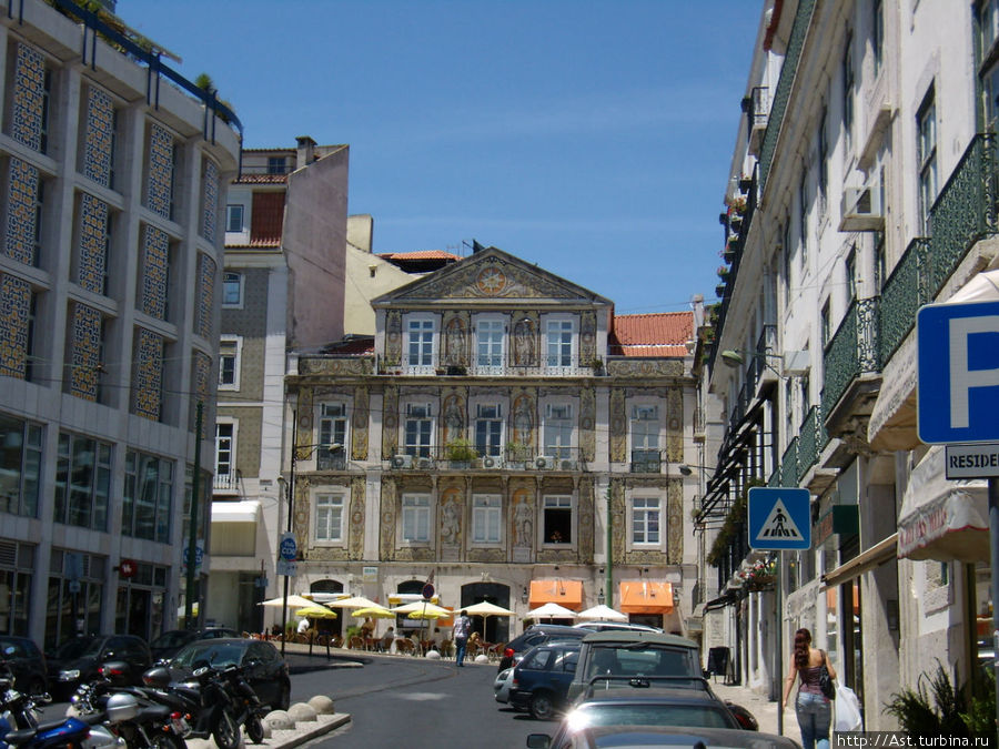 По Лиссабону в поиске исторических мест с магазинами Лиссабон, Португалия