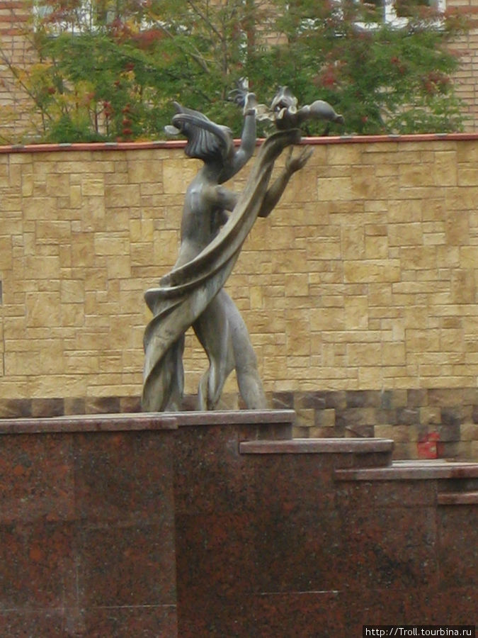 Одна из скульптур Раменское, Россия