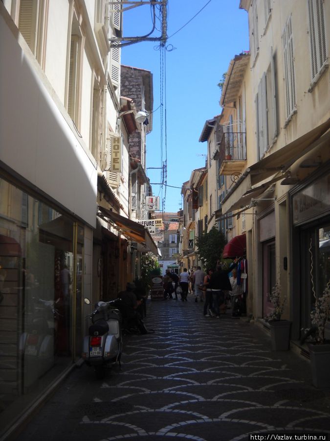Улочка Антиб, Франция