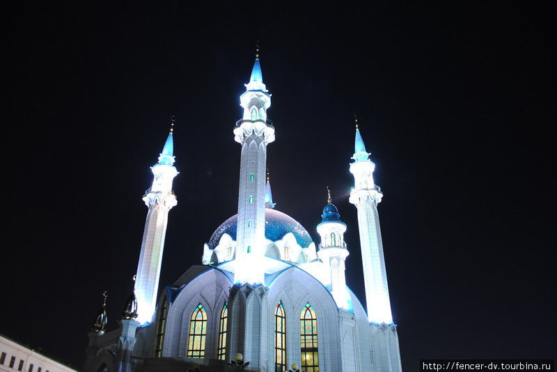 Мечеть светится словно изнутри Казань, Россия