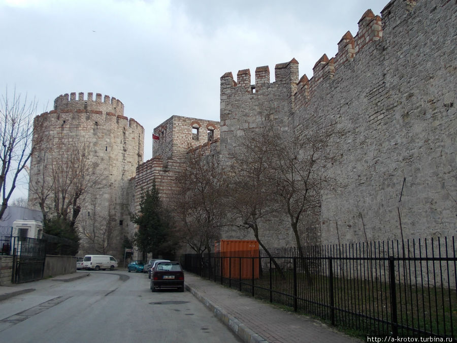 Крепость Едикюле возле нашего Дома Для Всех Стамбул, Турция