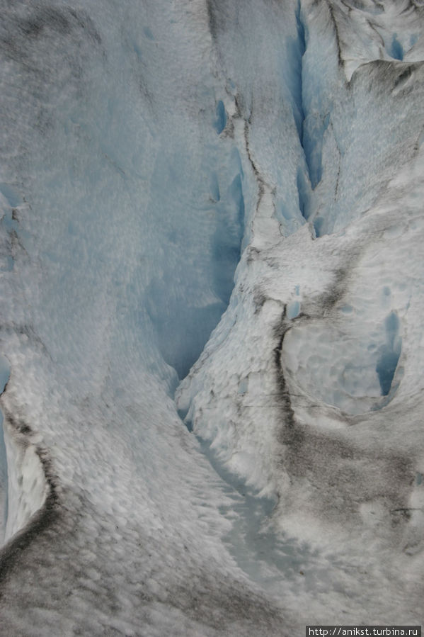 Манящая голубизна ледника Нигардсбрин Западная Норвегия, Норвегия