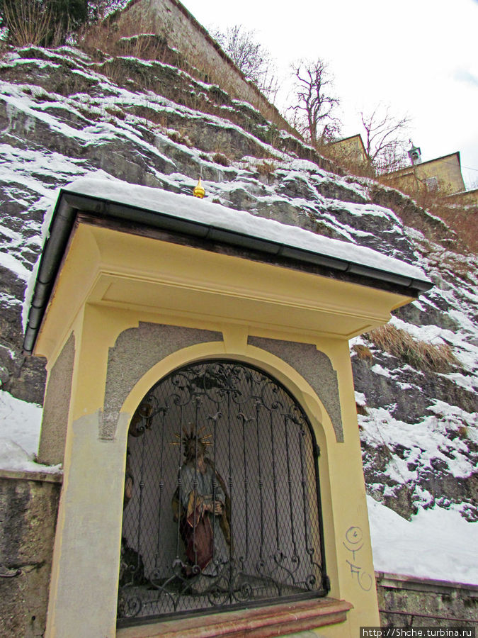 Вдоль пути подъема под горою расположились сцены страстей Христовых Зальцбург, Австрия