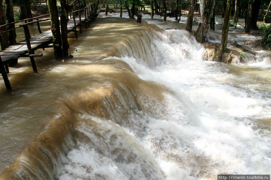 Многоуровневый водопад Тад Сэ Провинция Луангпрабанг, Лаос