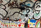 Дальше мы двинулись в сторону замка, подземные переходы оккупировали любители граффити, в Европе вообще много где они нарисованы.