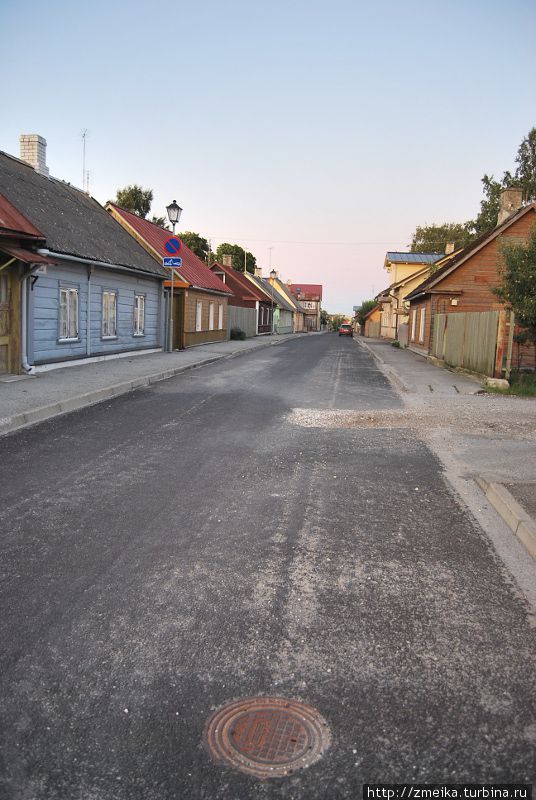 Чуть в сторону от центра тихие улочки с жилыми домиками Хаапсалу, Эстония