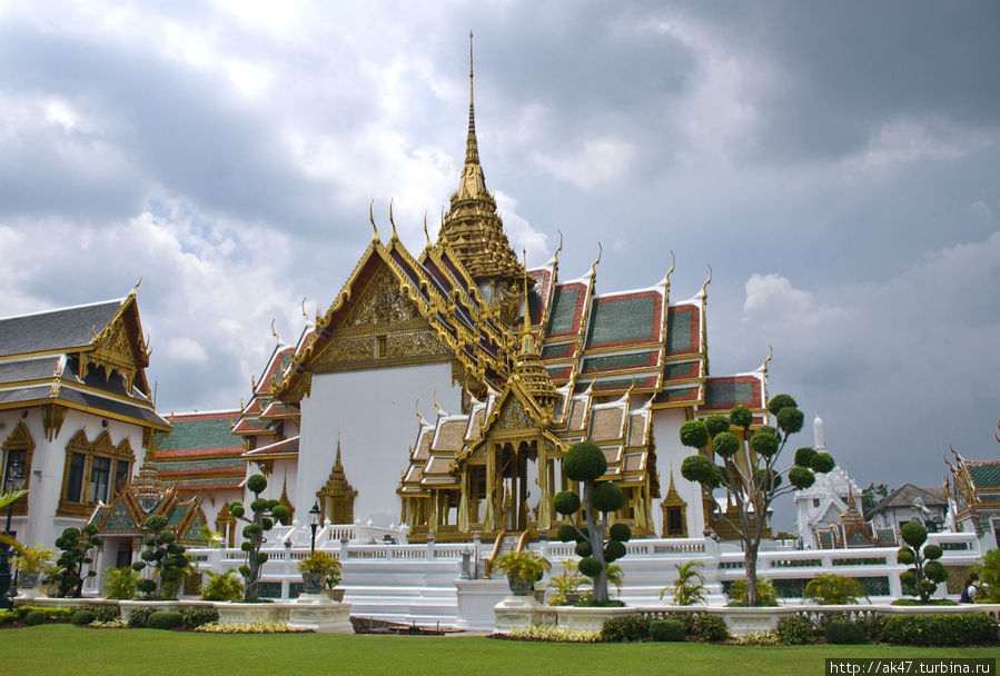 Храм Эмеральд Будда на территории королевского дворца Бангкок, Таиланд