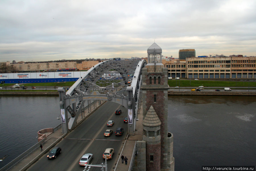 Вид на мост из башни Санкт-Петербург, Россия