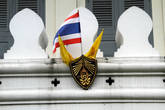 Тайский флаг га стене Королевского дворца