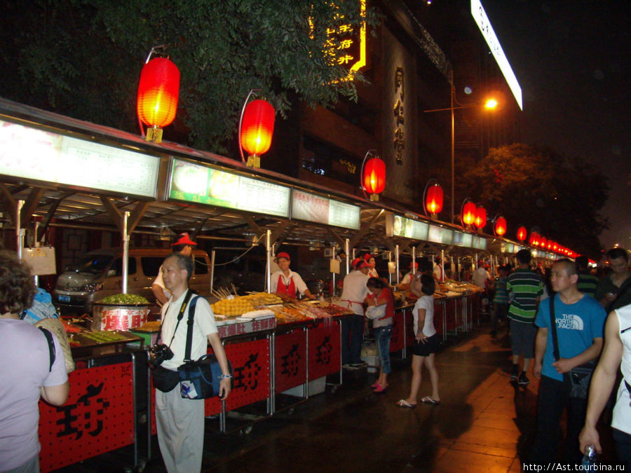 Дунхуамэнь: улица красных фонарей или попробуй не отравиться Пекин, Китай