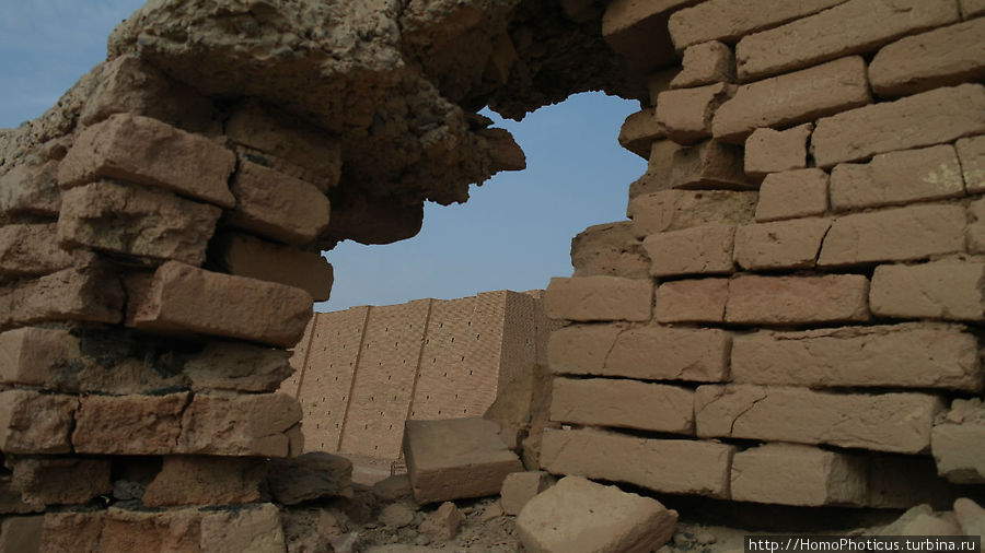 Развалины царского дворца Ур античный город, Ирак