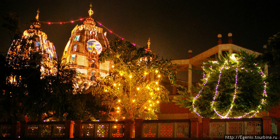 красавец кришнаитский храм Дели, Индия