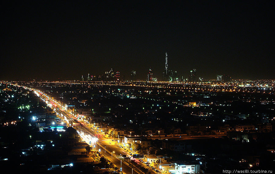 Ночной вид на Дубай. Дубай, ОАЭ