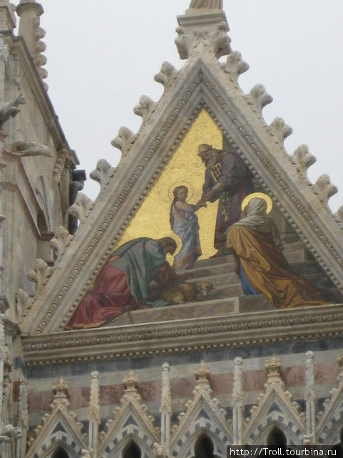 Библейская сцена на высоте ...цать метров Сиена, Италия