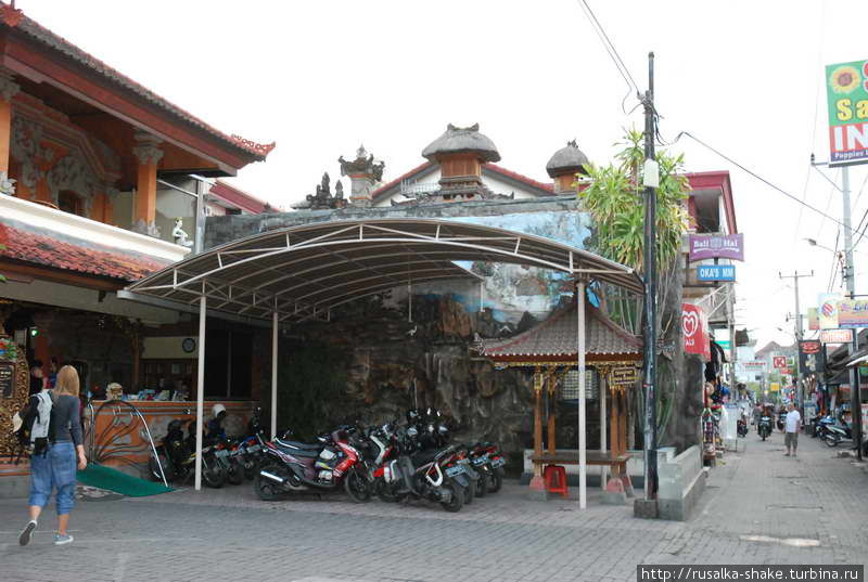 Кутить — в Куту Кута, Индонезия
