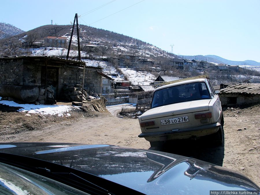 Сразу после пересечения границы ...вот такой объезд. Армения