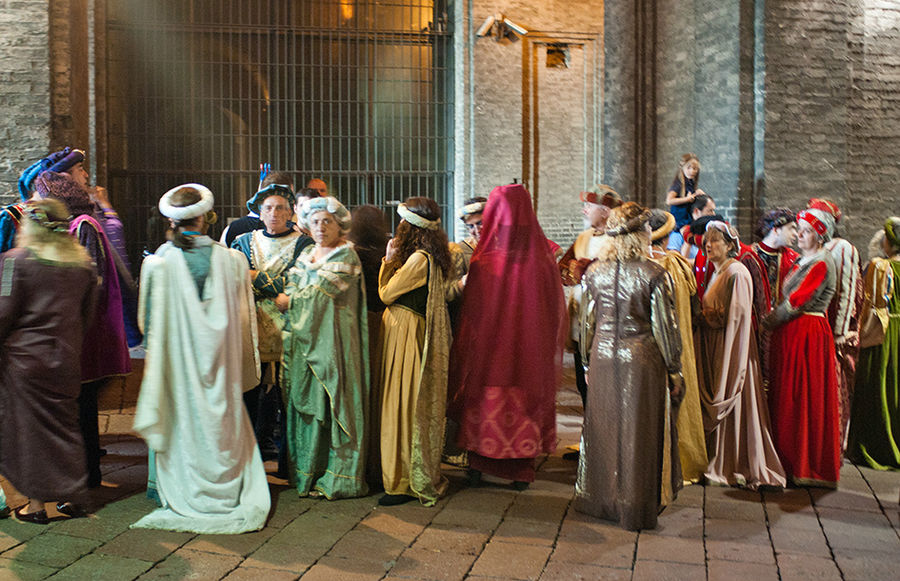 Совершенно неожиданно мы наткнулись на настоящий средневековый праздник. Парма, Италия