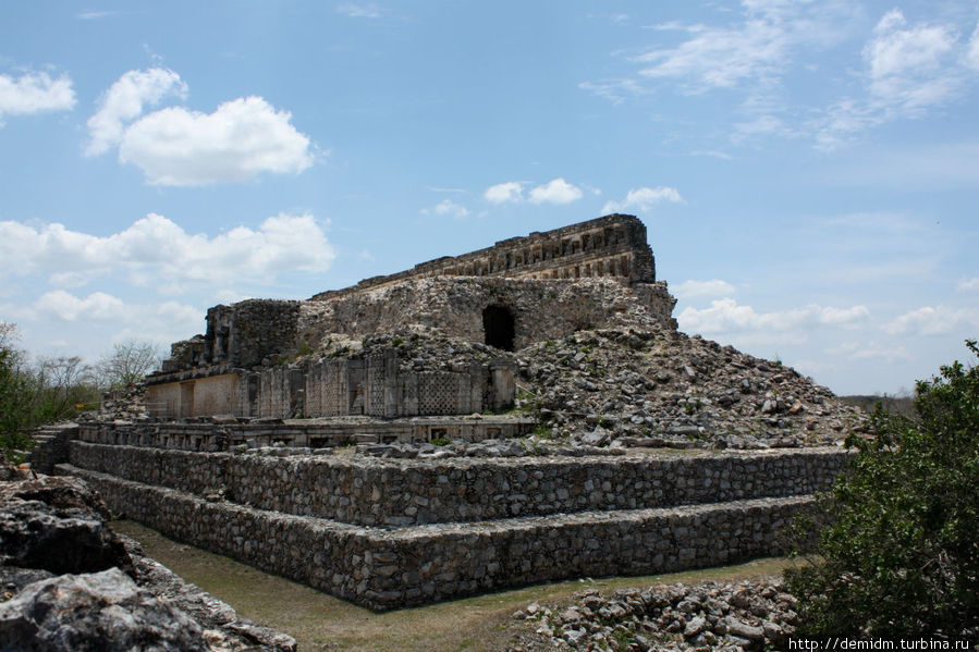 Храм масок с обратной стороны Кабах, Мексика