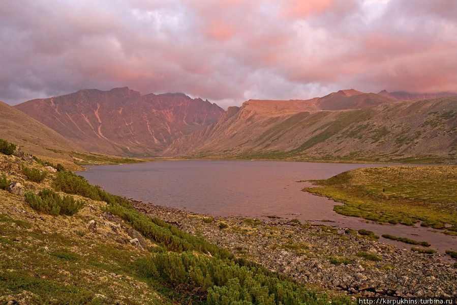 Озеро Раздельное на рассвете. Магаданская область, Россия