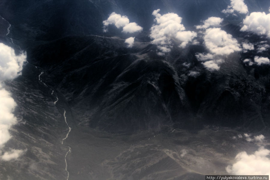 Горы Тибета с высоты 10 000 метров кажутся маленькими пирамидками! Паттайя, Таиланд