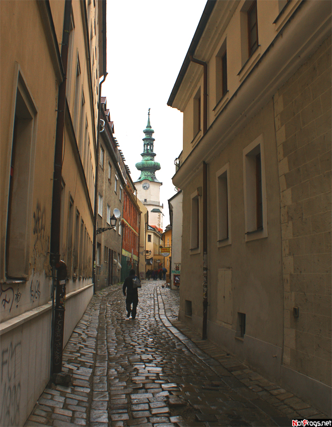 Улица Бастова — самая узкая в Братиславе Братислава, Словакия