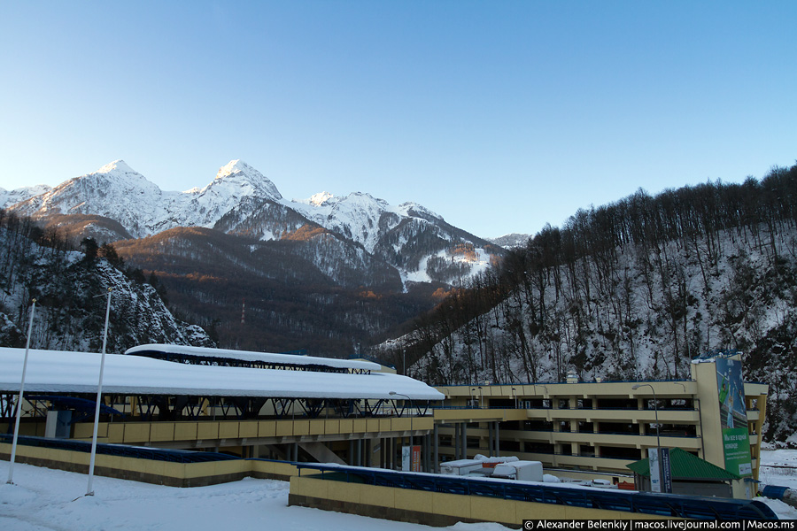 Несколько олимпийских горнолыжных объектов уже построены и сейчас используются в качестве баз для отдыхающих. Сочи, Россия
